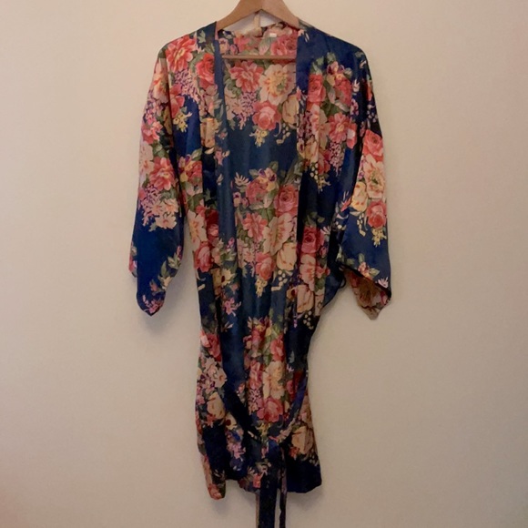 Floral Robe - Picture 2 of 2